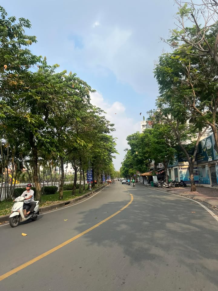 Nhà phố mặt tiền Hoàng Sa, Tân Định 40m² giá 9 tỷ - Đầu tư sinh lời ngay!