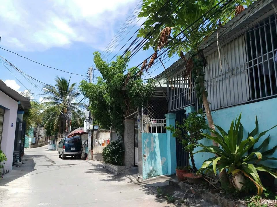 Nhà 1 trệt 1 lửng góc 2 mặt tiền đường Hòa Trung, Vĩnh Hòa, Nha Trang 63m² giá 2.95 tỷ - Gần biển và chợ!