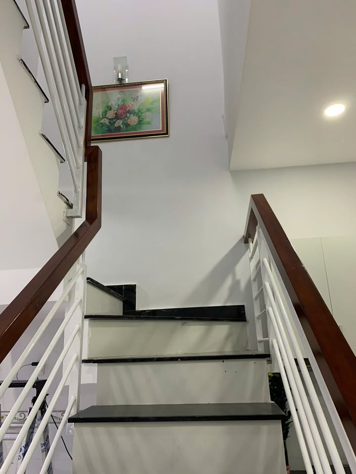 Nhà lầu đẹp tại xã Phước Lý, Cần Giuộc 32m² giá 950 triệu - Sổ hồng riêng, tặng nội thất!