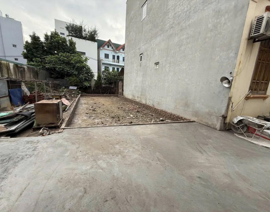 Đất Cự Khối Long Biên 50m² giá 6.1 tỷ - Gần trường học và hồ điều hòa!