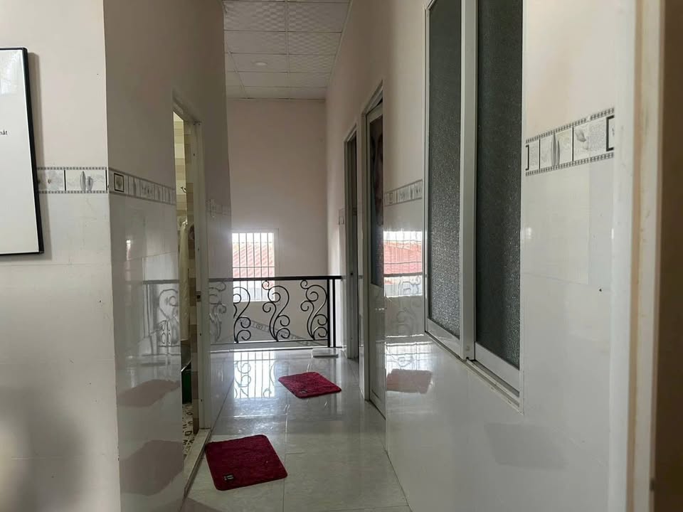 Nhà 1 trệt 1 lầu tại Phú Trinh, 76m² chỉ 2.7 tỷ - Hẻm ô tô thông thoáng!