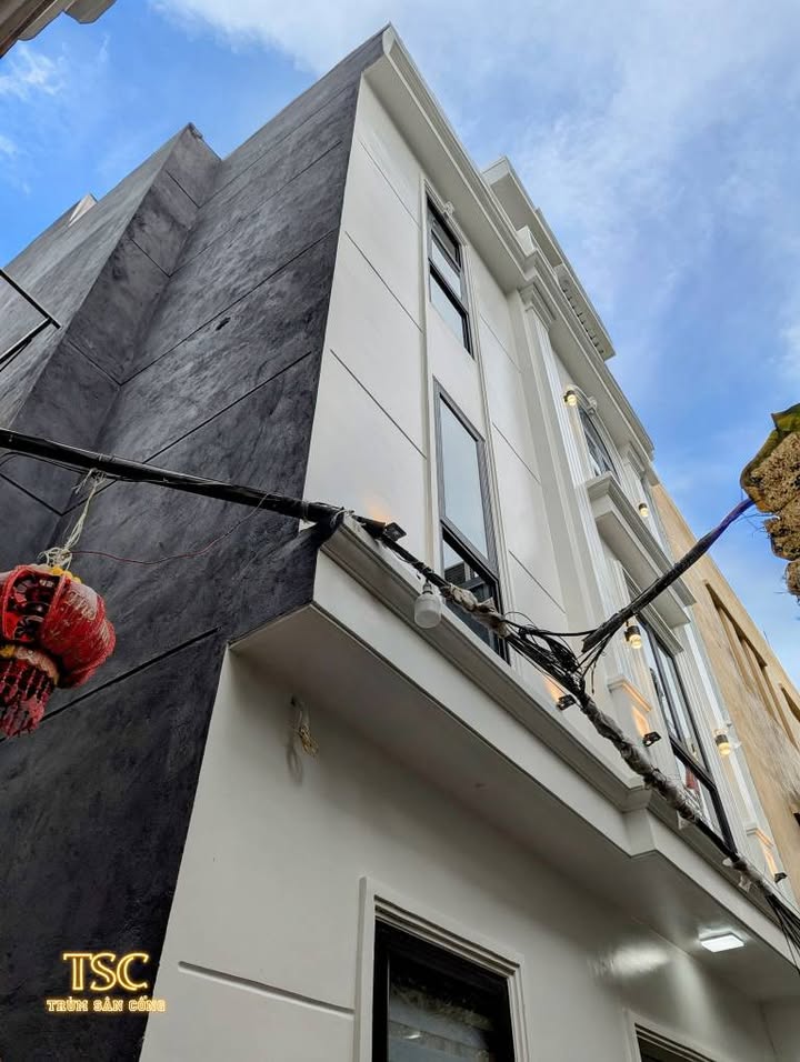 Nhà góc 2 mặt thoáng tại Đồng Bún, 44.5m² giá 4.35 tỷ - Sẵn sàng ở ngay với nội thất đầy đủ!