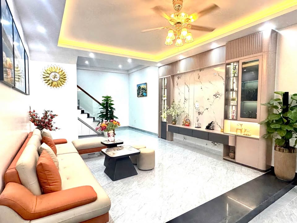 Nhà đẹp Phường Trần Nguyên Hãn 48.5m² giá 5.35 tỷ - Ngõ ô tô thông thoáng!
