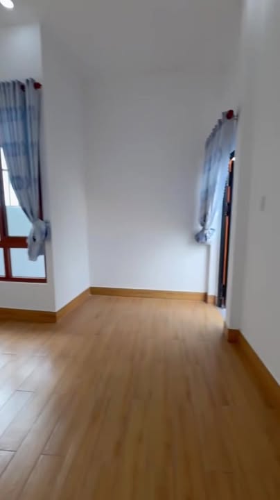 Nhà mẫu tân cổ điển tại Hưng Long, Bình Chánh 132m² giá 2.98 tỷ - Diện tích rộng, sổ hồng đầy đủ!