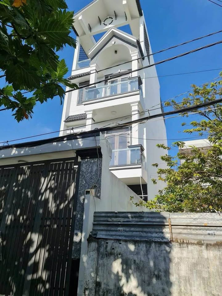 Nhà 1 Trệt 2 Lầu 100m² Hóc Môn giá 6 tỷ - Sổ hồng riêng, vị trí đẹp!