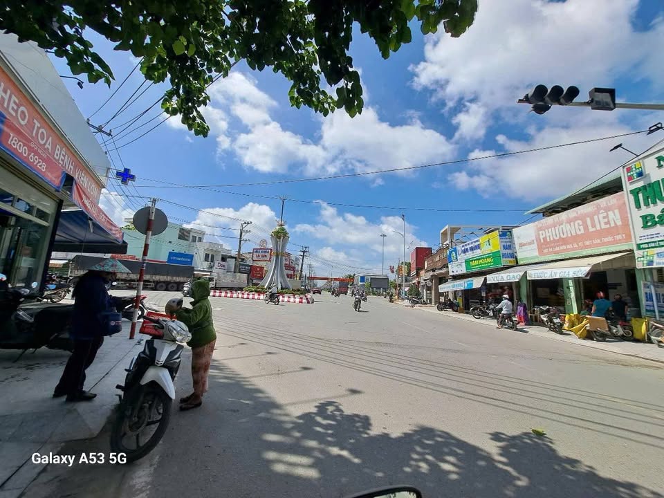 Nhà mặt tiền Võ Công Tồn, Bến Lức 188m² giá 12 tỷ - Kinh doanh sầm uất!