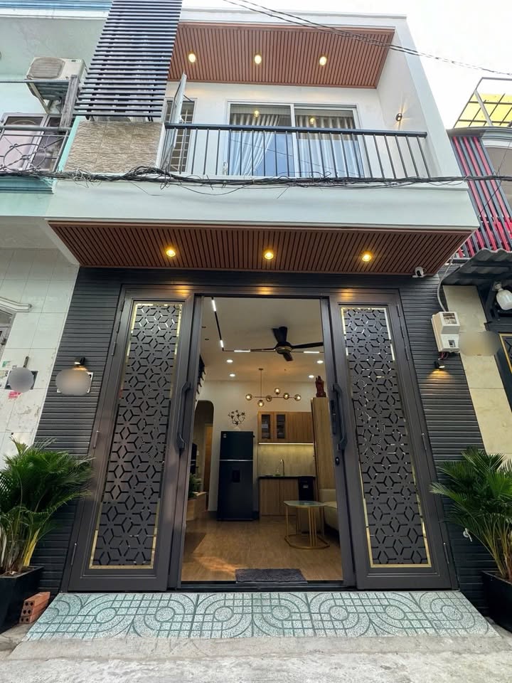 Nhà bán quận Tân Phú 64m² giá 5.6 tỷ - Hẻm thông thoáng, tiện ích đầy đủ!