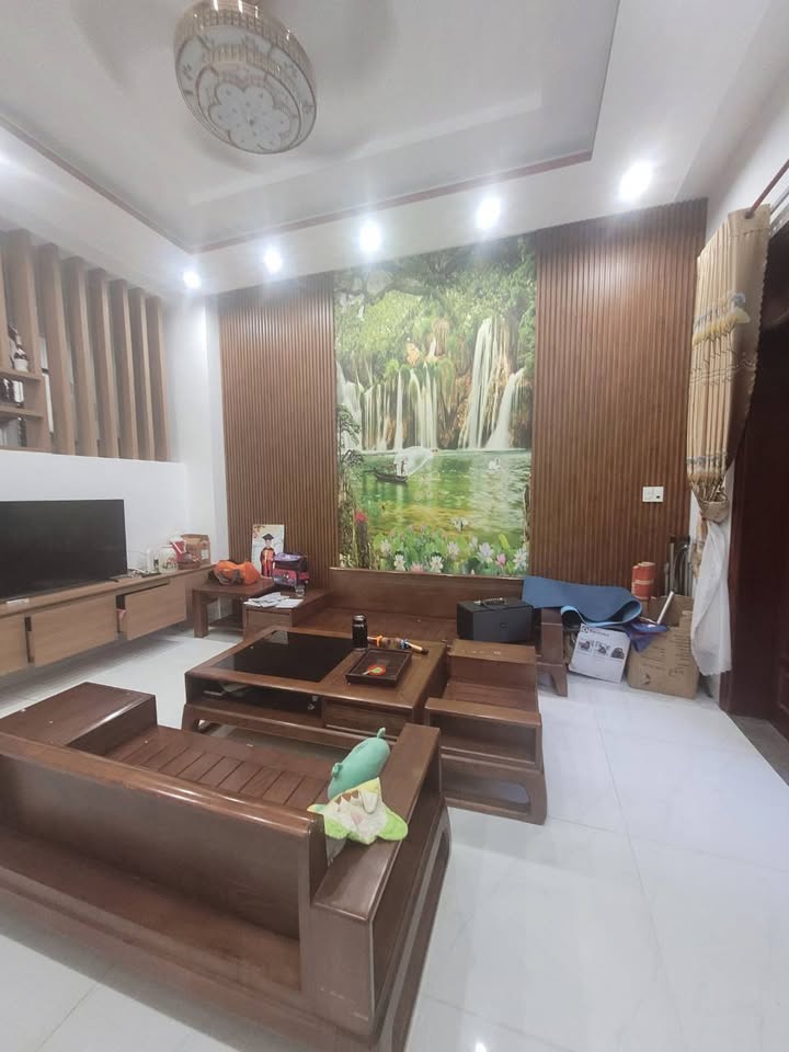 Nhà mặt tiền Võ Văn Tần 102m² giá 9.6 tỷ - Đầu tư sinh lời lý tưởng!