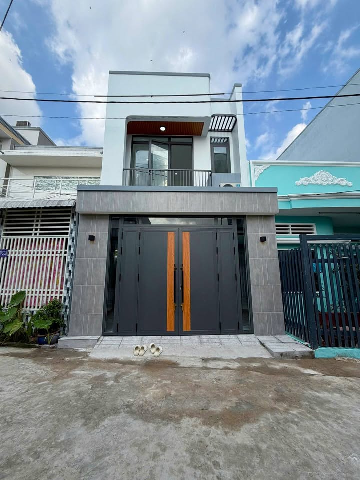 Nhà đẹp 2 tầng hẻm 673 Nguyễn Trung Trực 72m² giá 2.75 tỷ - Sẵn sàng vào ở!