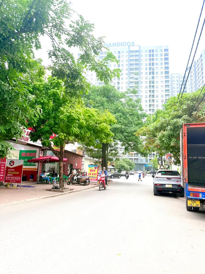 Đất nền Trâu Quỳ 73m² giá 10 tỷ - Sổ hồng chính chủ, tiện ích đầy đủ!