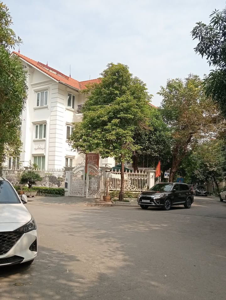 Bán biệt thự Làng Việt Kiều Châu Âu, Hà Đông 180m² giá 50 tỷ - Đầu tư sinh lời ngay!