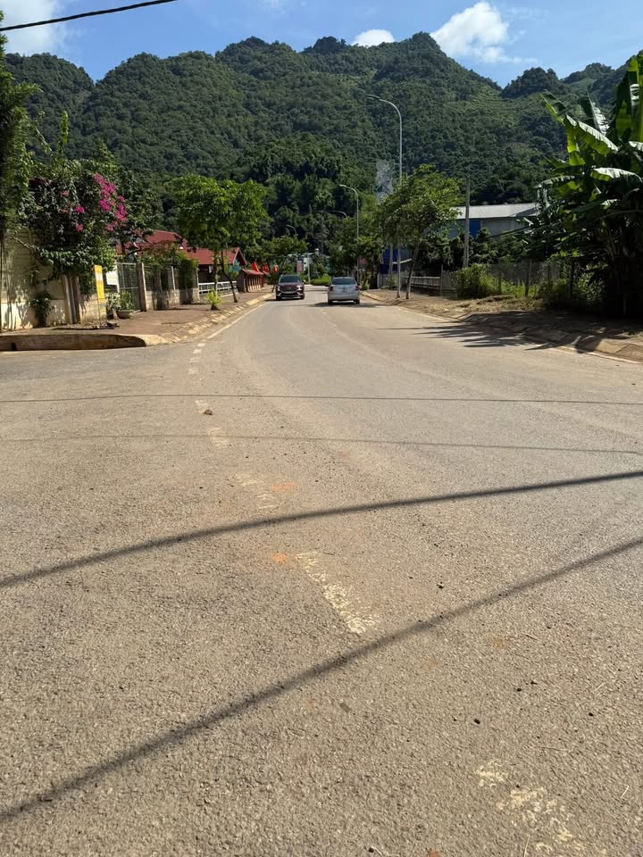 Đất nền mặt đường Quốc lộ 43, Vân Sơn, Mộc Châu 463.7m² - Giá cực kỳ tốt!