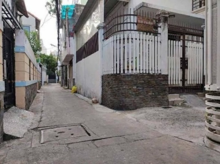 Nhà nát Đất Thánh, Tân Bình 62m² giá 5.2 tỷ - Vị trí vàng gần trung tâm