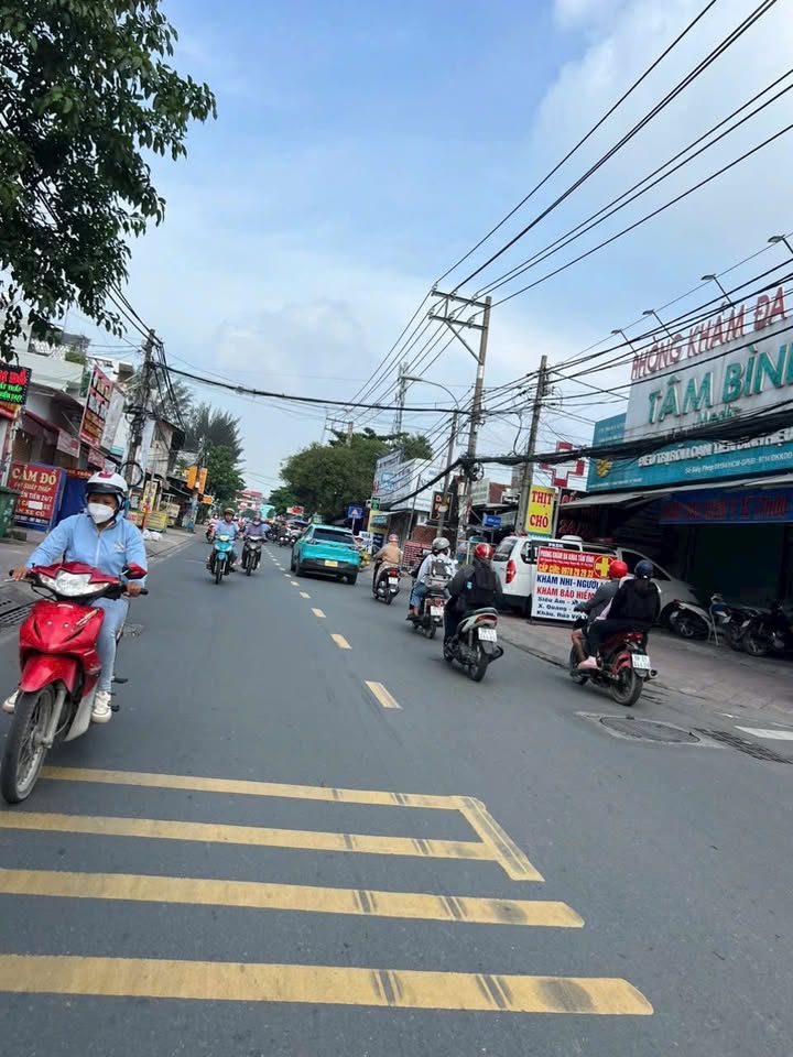 Mặt tiền Hoàng Hữu Nam, Quận 9, 270m² giá 27 tỷ - Đầu tư sinh lời tiềm năng!