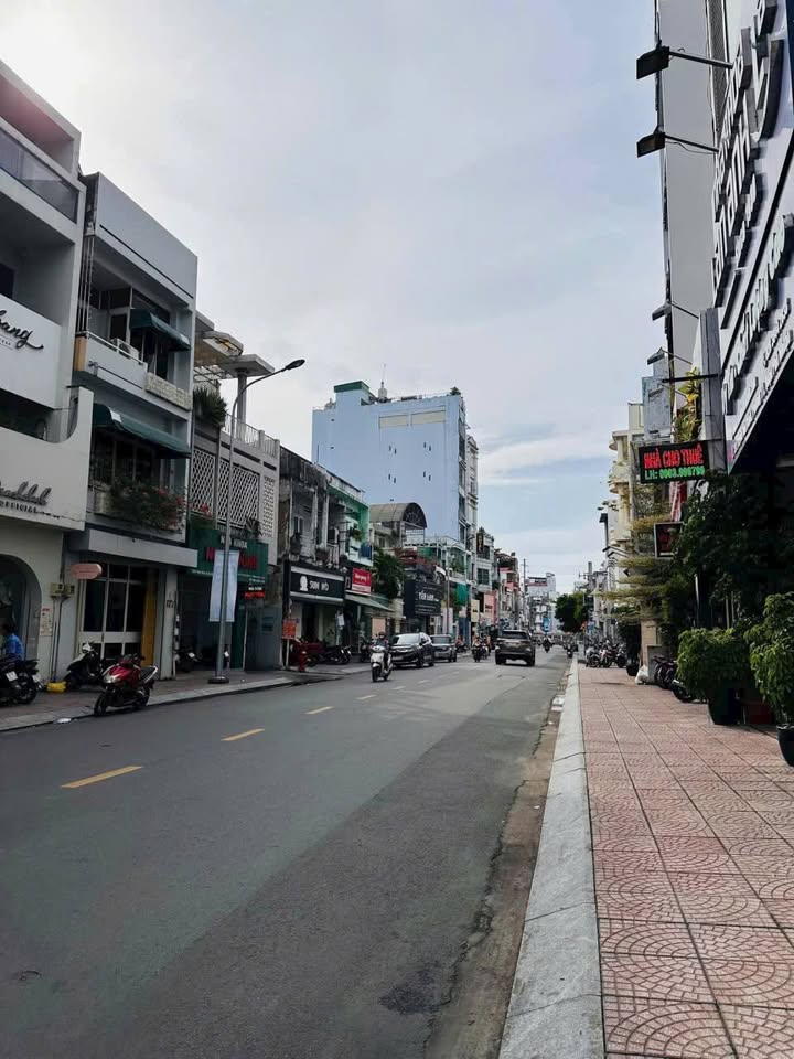 Nhà Phố Hẻm 8m Huỳnh Văn Bánh, Phú Nhuận 185m² giá 38 tỷ - Cơ hội hiếm có cho đầu tư!