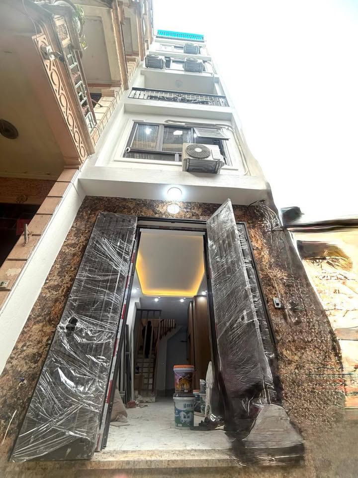 Nhà mặt ngõ La Thành, Đống Đa 31m² giá 10.5 tỷ - Kinh doanh thuận lợi!