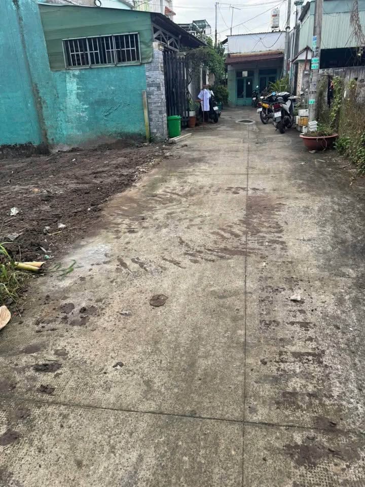 Đất thổ cư Hóc Môn 161m² giá 4.2 tỷ - Sổ đỏ chính chủ, thương lượng tốt!