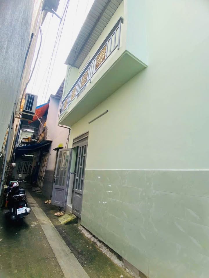 Nhà trệt lầu Ấp 3 Bà Điểm 30m² giá 1.03 tỷ - Dọn vào ở ngay!