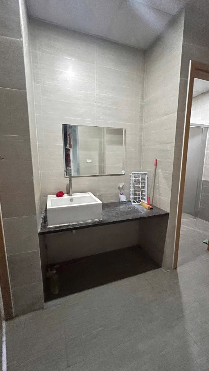 Cho thuê mặt bằng kinh doanh tại đường Hồng Tiến, Bồ Đề, 80m² - Vị trí đắc địa, giao thông thuận lợi!