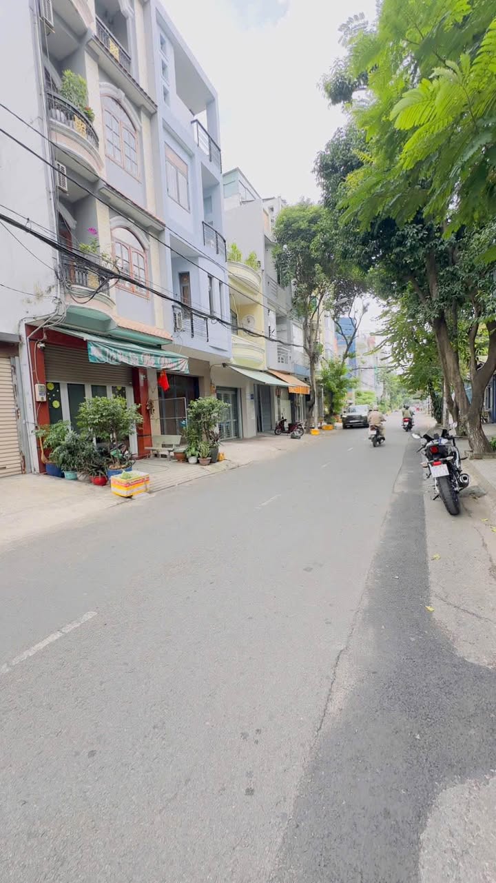 Nhà phố đường Số 32, Bình Trị Đông B, 64m² giá 7.99 tỷ - Khu VIP Tên Lửa!