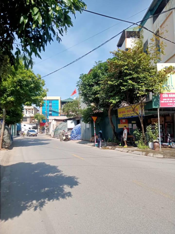 Đất Phú Thị Gia Lâm 80m² giá 6 tỷ - Kinh doanh sầm uất, view hồ đẹp!