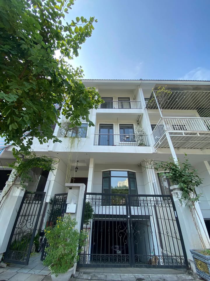 Cho thuê nhà mặt phố Tú Mỡ Cầu Giấy 98m² giá 55 triệu - Phù hợp làm văn phòng và kinh doanh!