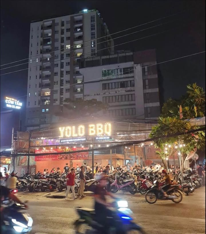 Cho Thuê Mặt Tiền Nguyễn Gia Trí 300m² giá 100 triệu - Kinh doanh sầm uất!