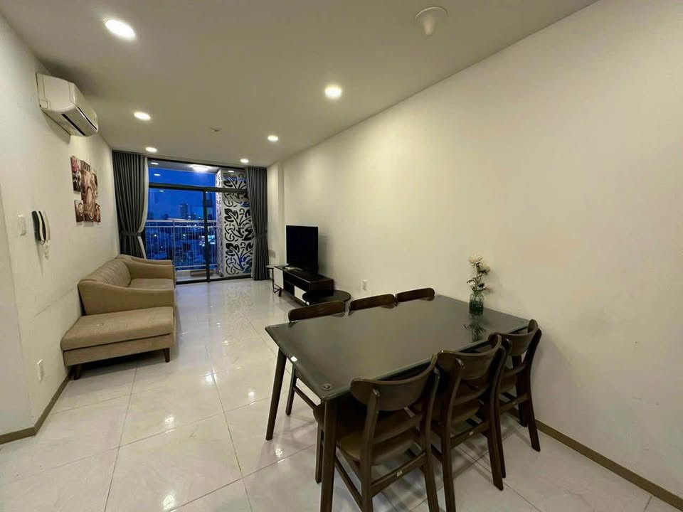 Cho thuê căn hộ Riva Park Quận 4 80m² giá 12 triệu - Ban công view sông thoáng mát!