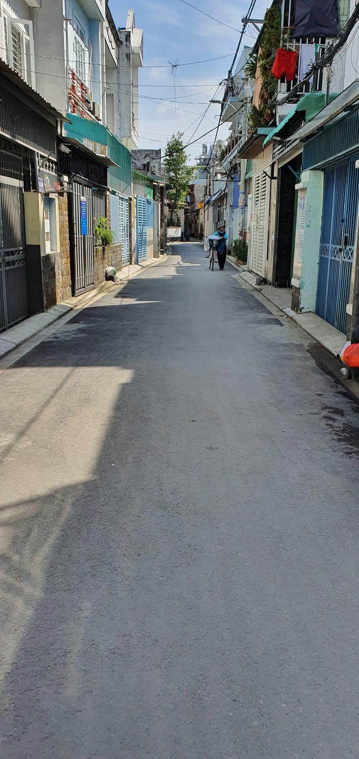 Nhà hẻm Tân Thới Hiệp, Quận 12 - Diện tích 24m², Giá 1.25 tỷ - Sẵn sàng vào ở!