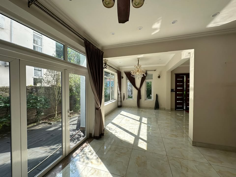 Biệt thự Splendora Sơn Đồng 270m² giá 25 triệu - Nhà mới, nội thất sạch sẽ!