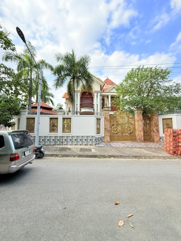 Biệt thự Biconsi Dĩ An 730m² giá 35.5 tỷ - Sát bên bờ hồ thơ mộng!