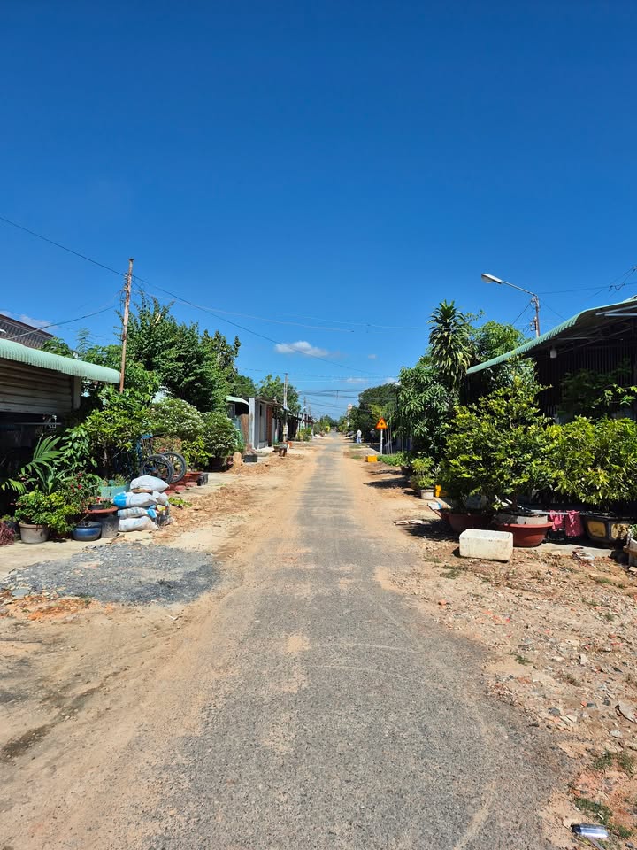 Đất nền khu phố Long Thành, phường Hòa Thành, Tây Ninh 210m² - Giá chỉ 212 triệu VND!