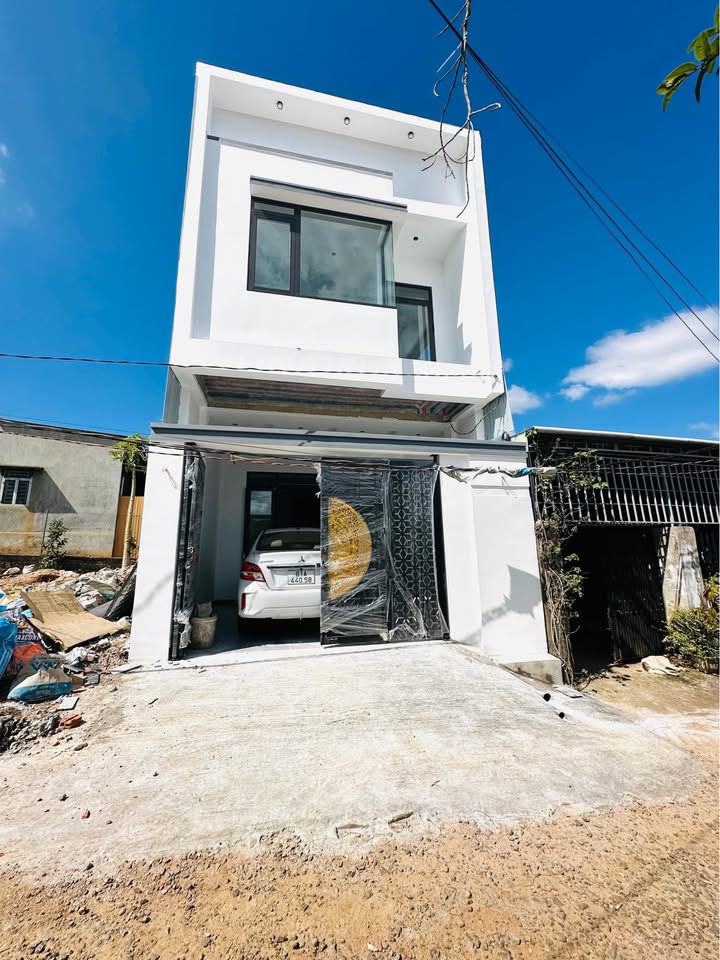 Nhà 1 mê mới hẻm 102 Lê Thị Hồng Gấm, Pleiku 55m² - Gần chợ Bà Định, giá chỉ 1.55 tỷ!