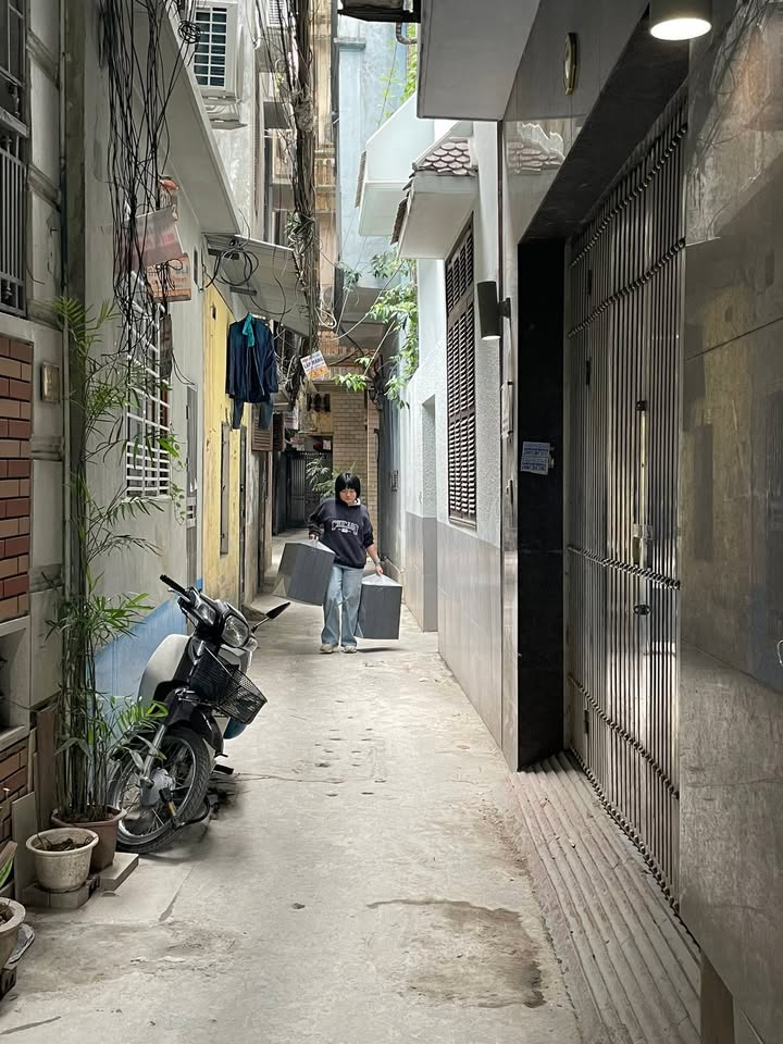 Nhà cho thuê ngõ 16 Hoàng Cầu 55m² giá thỏa thuận - Full nội thất, phù hợp văn phòng