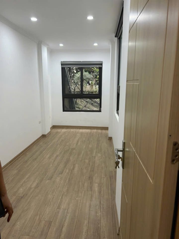 Nhà riêng cho thuê 5 tầng phố Ngọc Hà, quận Ba Đình, 18m² chỉ 10 triệu/tháng - Thoáng mát, tiện nghi đầy đủ!
