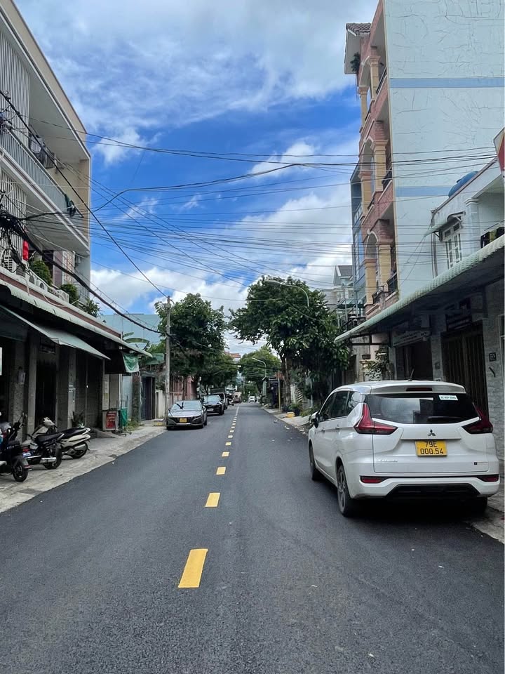 Bán FrontHouse Mặt Tiền Đường 185, Phước Long B, Quận 9, 140m² - Giá 11,8 tỷ Thương Lượng