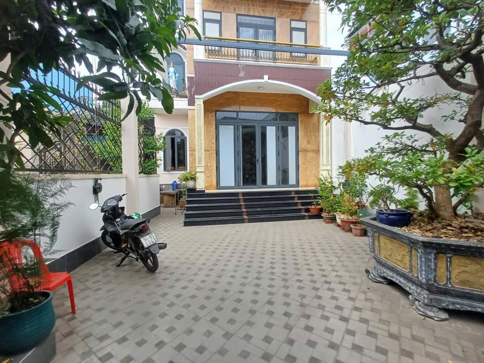 Nhà 3 tầng đường Tam Châu, Thủ Đức 293m² giá 12.5 tỷ - Cơ hội đầu tư sinh lời!