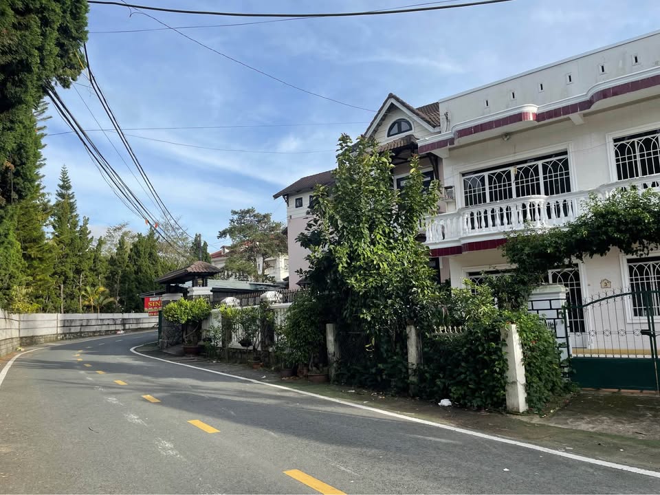 Villa mặt tiền Cô Bắc, Đà Lạt 166m² giá 20 tỷ - Vị trí trung tâm sang trọng!