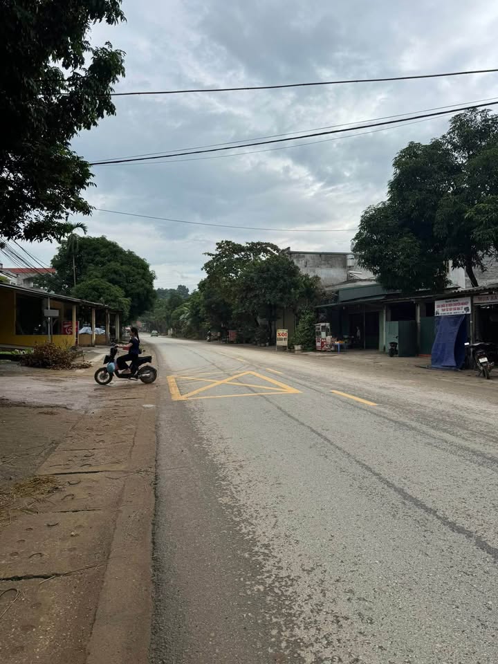 Đất nền Kim Phú Tuyên Quang 240m² giá 1.7 tỷ - Đường bê tông rộng, thuận tiện đi lại!