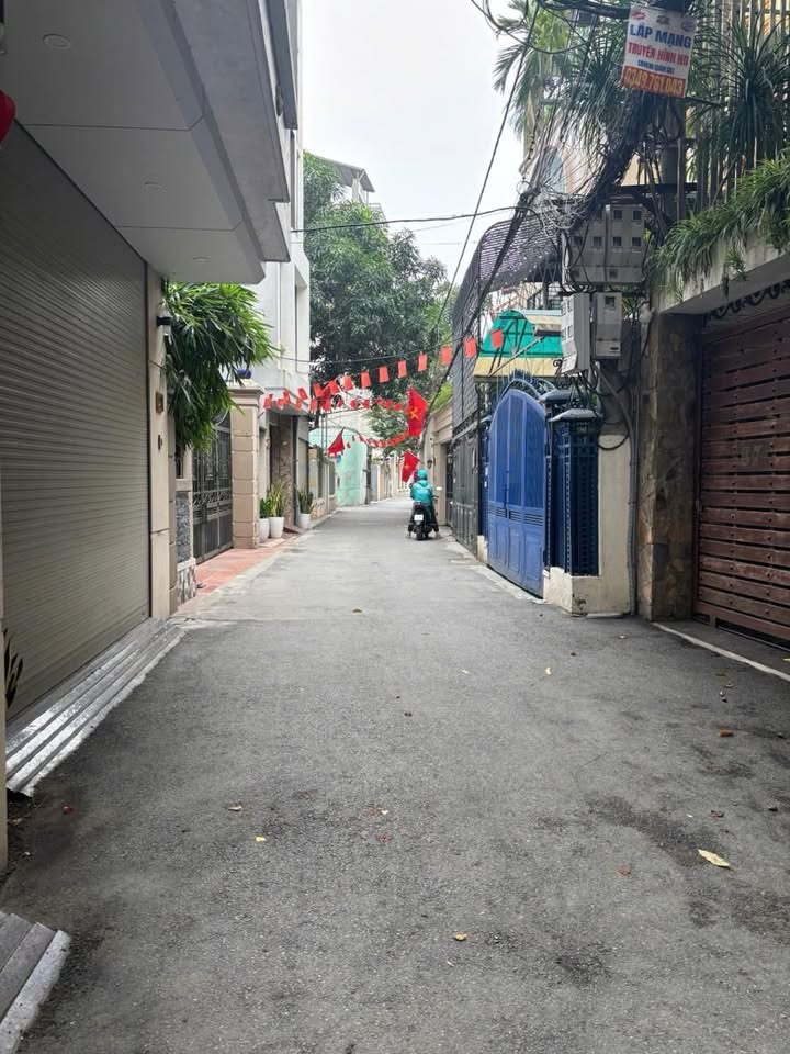 Nhà phố Định Công Thượng 43m² giá 7.5 tỷ - Ô tô đỗ cửa, phân lô quân đội!