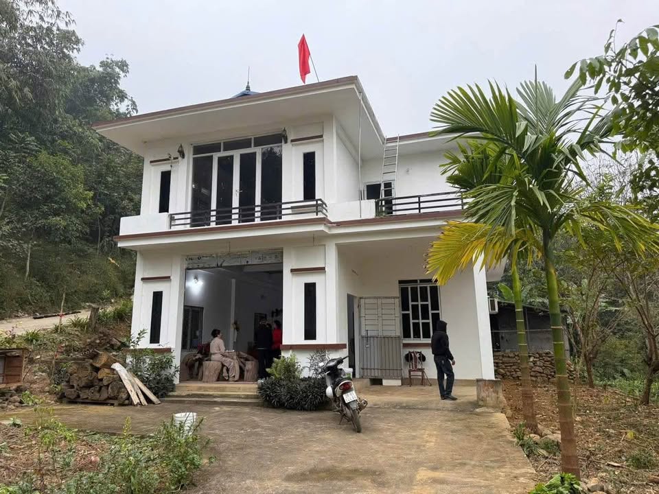 Nhà chính chủ tại Đồng Chum, Đà Bắc, 400m² chỉ 5xx triệu - Sẵn sàng vào ở ngay!