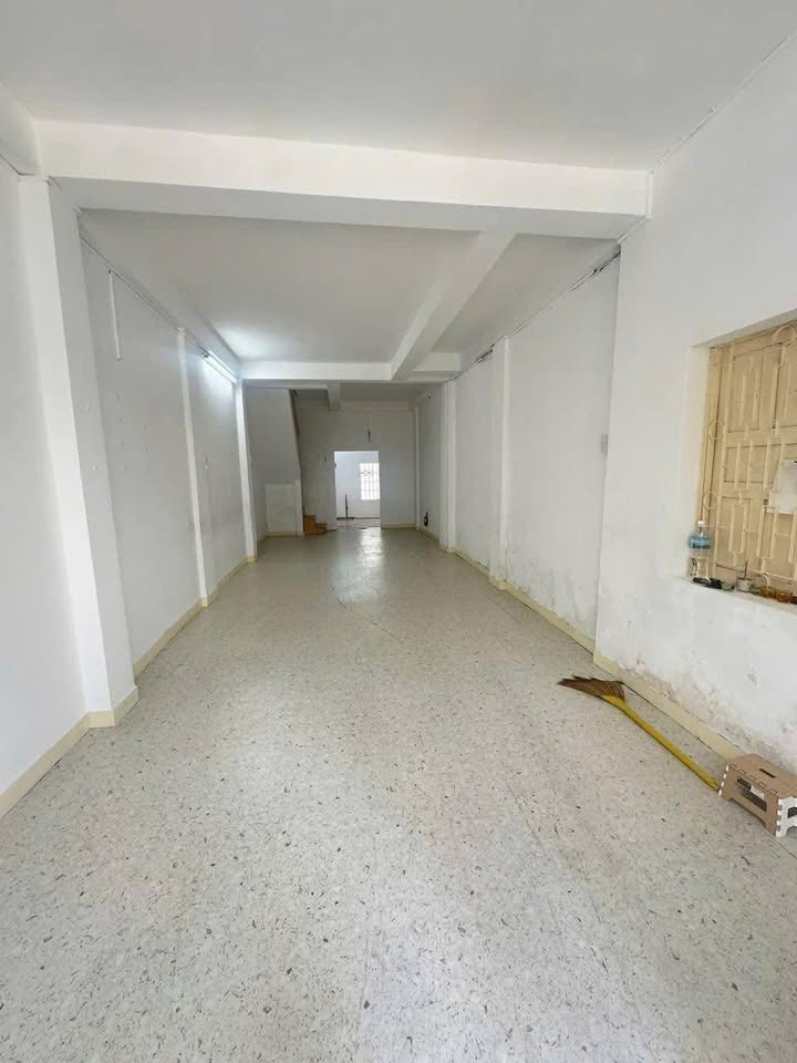 Nhà cho thuê nguyên căn mặt tiền Bàn Cờ, Nha Trang 65m² giá 15 triệu - Phù hợp mở văn phòng!