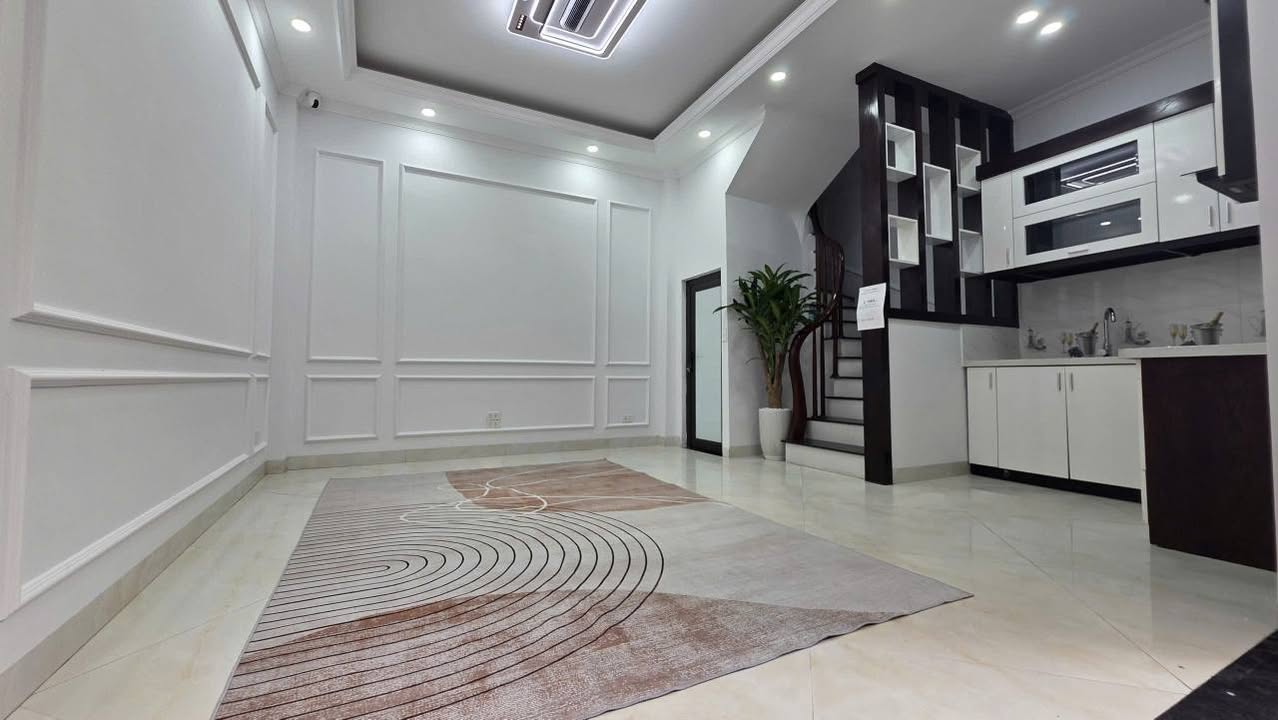 Nhà 5 tầng Phương Canh Nam Từ Liêm 35m² giá 6 tỷ - Full nội thất, ô tô đỗ gần!