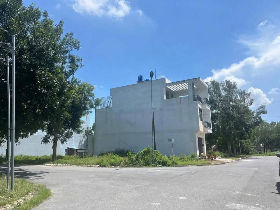 Đất nền góc đường nhựa số 13 và 15 Thị Trấn Bến Lức 92m² - Vị trí đẹp, giá tốt!