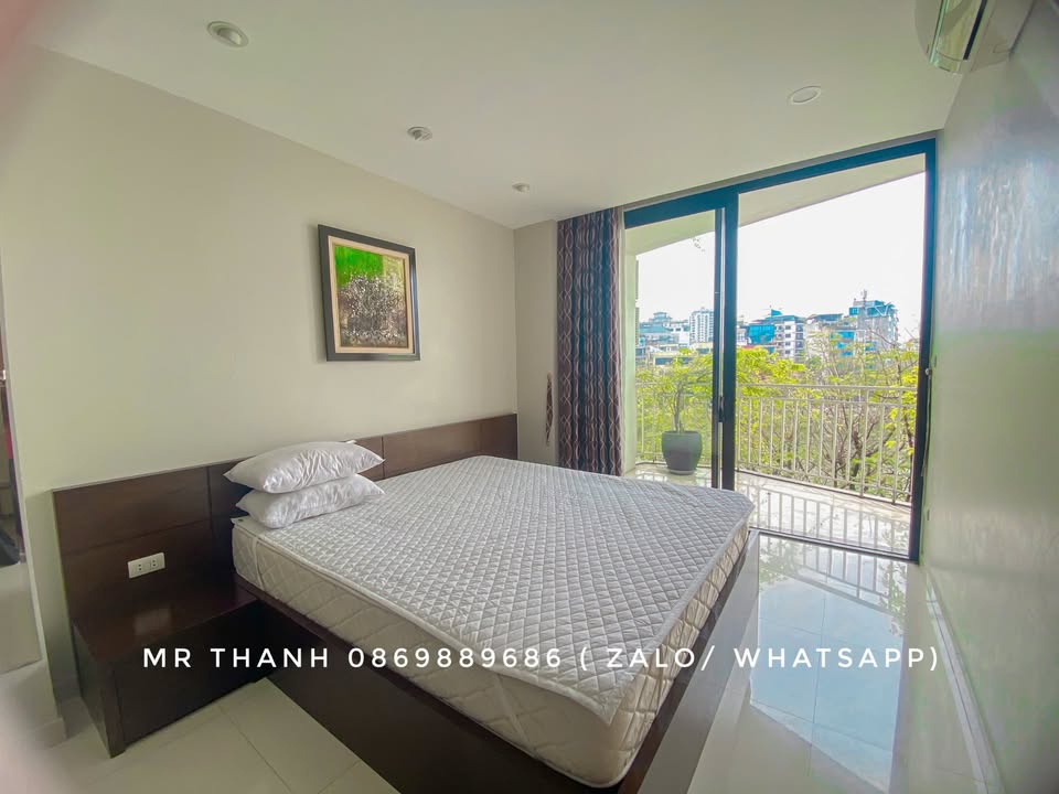 Căn hộ 1 phòng ngủ Trúc Bạch 40m² giá 12 triệu - View hồ đẹp mê ly!