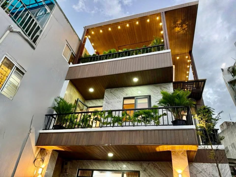 Nhà 3 tầng 2 mặt kiệt Lê Duẩn, Đà Nẵng - Thiết kế hiện đại, giá 4 tỷ