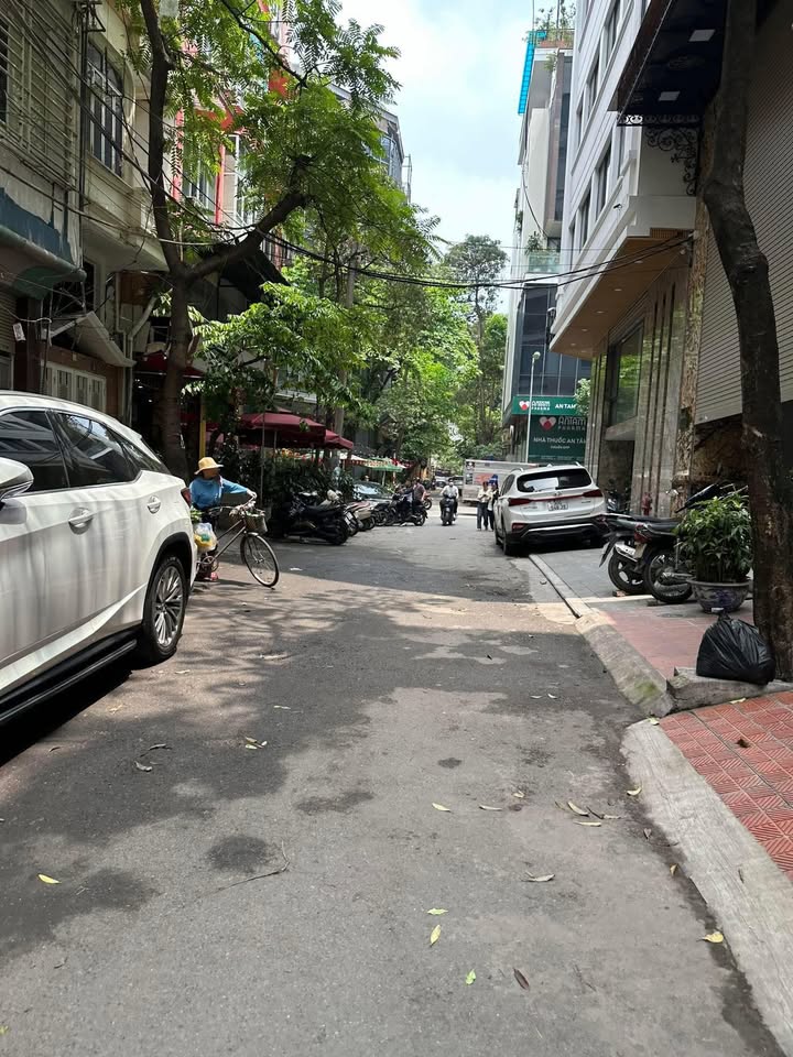 Nhà phố Nguyễn Chí Thanh 42m² giá 18.4 tỷ - Vị trí đắc địa, ô tô tránh nhau!