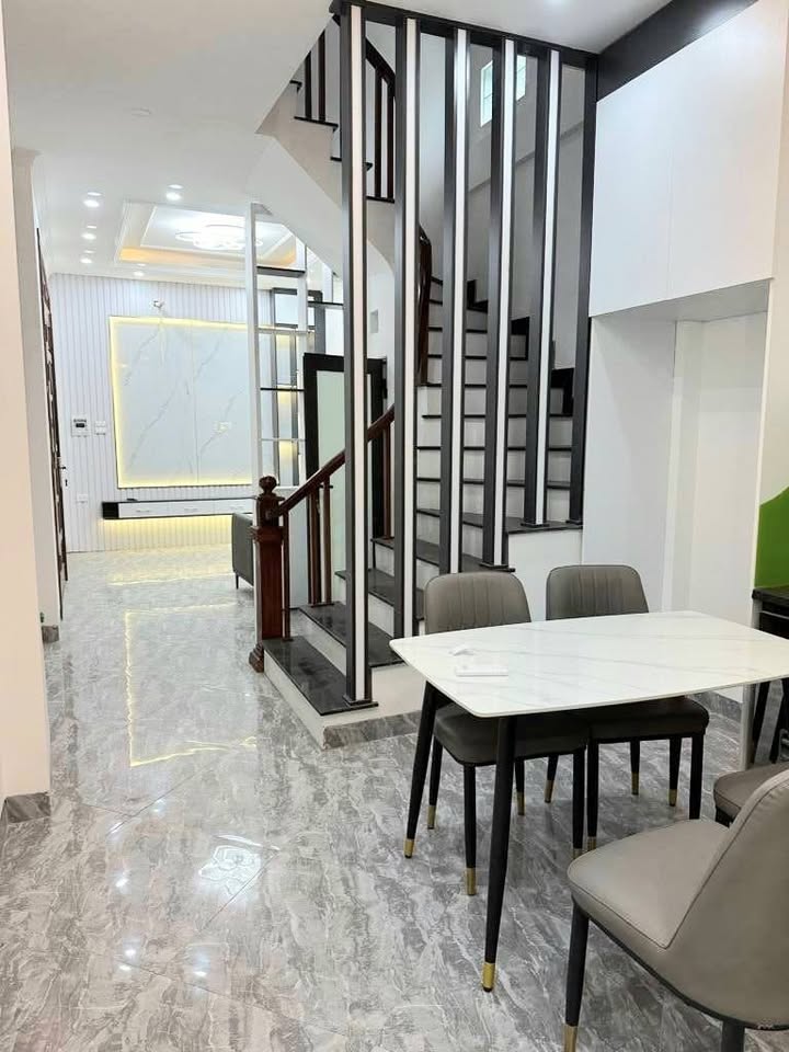 Nhà riêng tại Hoàng Mai 41m² giá thỏa thuận - Sổ đỏ vuông vắn, vị trí thuận lợi!