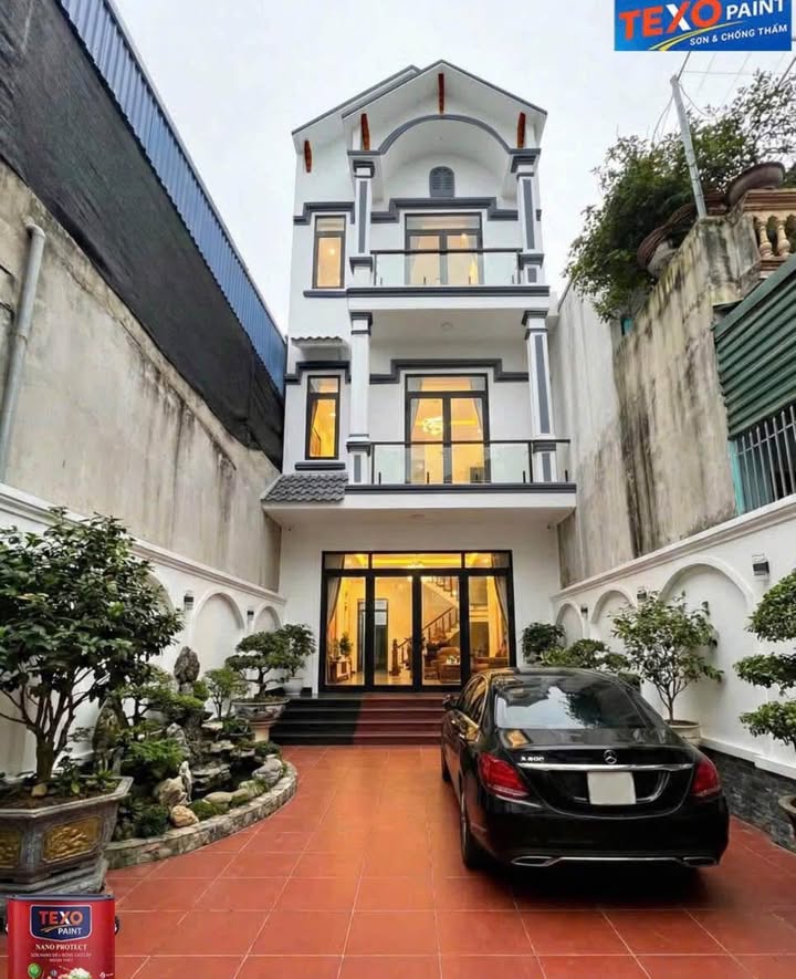 Nhà 3 tầng mái thái tại Đường Đặng Việt Châu, Nam Định - Giá 4.38 tỷ, ô tô đỗ sân thoải mái!