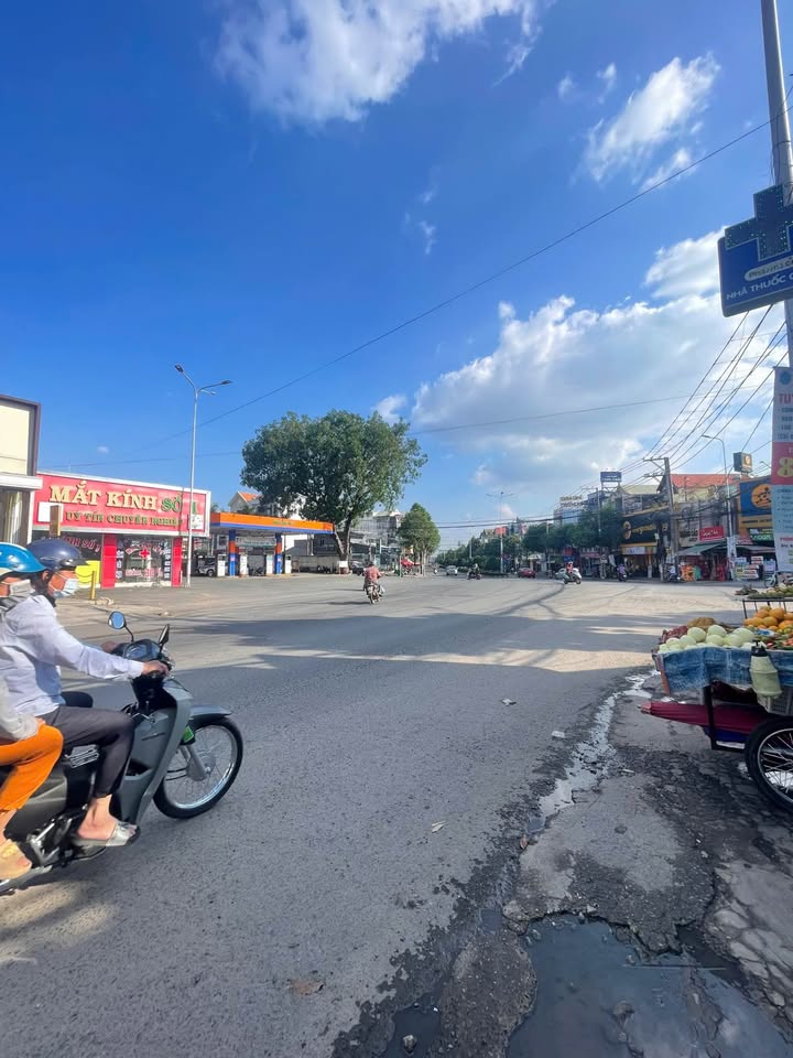 Cho thuê mặt bằng kinh doanh mặt tiền Đồng Khởi 67m² - Vị trí đắc địa, sẵn sàng hoạt động ngay!